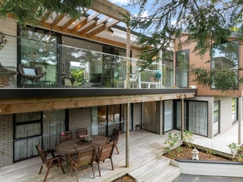 10A Fenton Terrace, Cockle Bay, Auckland