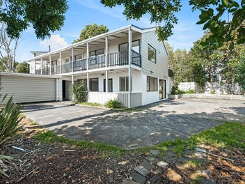 9 Sungrove Rise, Sunnyvale, Auckland