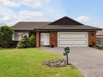 2/143 Millhouse Drive, Golflands, Auckland