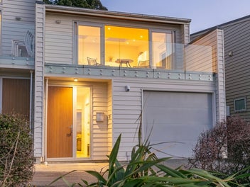 352 Queens Drive, Lyall Bay, Wellington