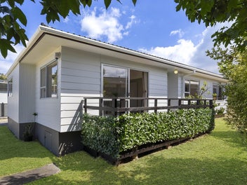 6 Mannering Place, Hillcrest, Auckland