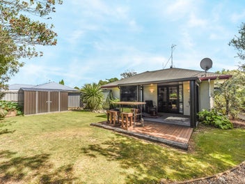 36 Lord Auckland Road, Wakefield