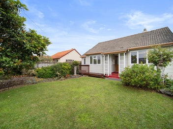 10 Village Way, Ardmore