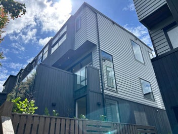 11/27 Hastings Road, Mairangi Bay, Auckland