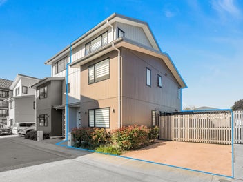 14 Eileen Newey Place, Henderson, Auckland