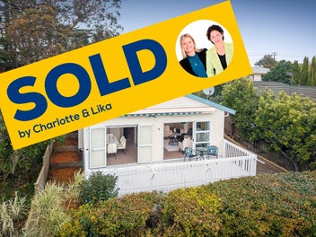 2/154 Sunset Road, Unsworth Heights, Auckland