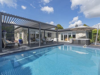9 Seymour Road, Mellons Bay, Auckland