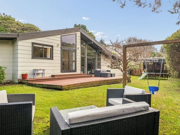 26 Woolwich Close, Whitby, Porirua