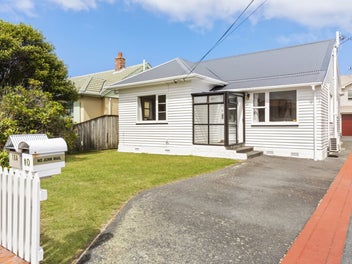 10 Fife Lane, Miramar, Wellington