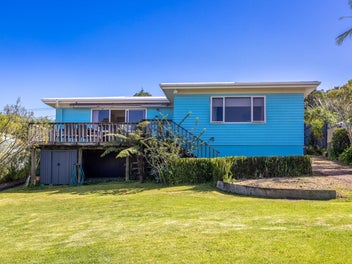 4 Mitchell Road, Surfdale, Waiheke Island