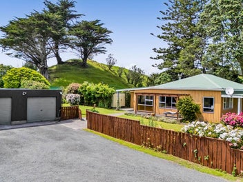 5610 South Road, Opunake