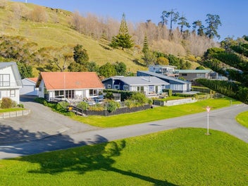 3432 Pourerere Beach Road, POURERERE, OMAKERE