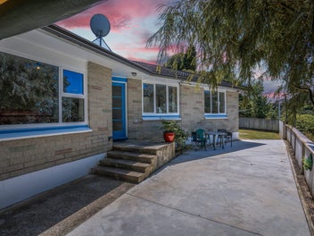 20 Pinehaven Road, Pinehaven, Upper Hutt