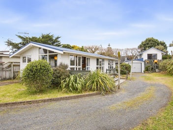 10 Bahama Crescent, Paraparaumu Beach, Paraparaumu