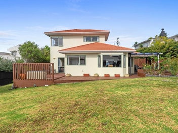 2/883 East Coast Road, Northcross, Auckland