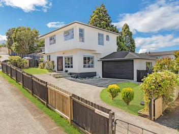 2/30 Mountain Road, Māngere Bridge, Auckland