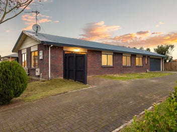 9 Catalina Drive, Melville, Hamilton