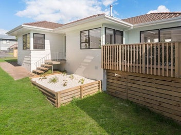 12 Merida Place, Unsworth Heights, Auckland