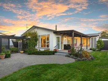 12 Petries Road, Woodend, Woodend