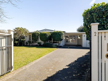 2 Linmor Place, Terrace End, Palmerston North