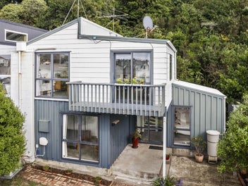 5A Kerr Grove, Johnsonville, Wellington
