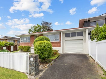 7 Whiteacres Drive, Sunnyhills, Auckland