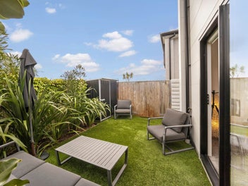 4/80 Awaroa Road, Sunnyvale, Auckland