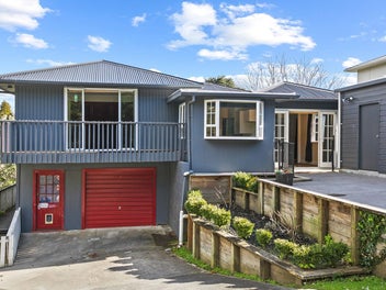 8 Awanui Street, Merrilands, New Plymouth