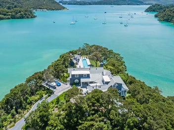 309 Manawaora Road, Parekura Bay