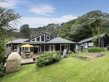 3 Watchmans Road, Karekare