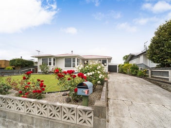 18 Karamea Crescent, Kelvin Grove, Palmerston North