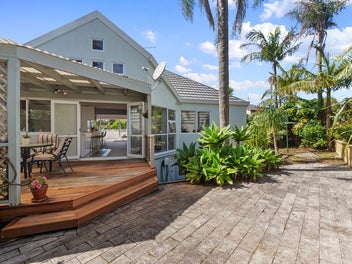 1/16 Sailfish Drive, West Harbour, Auckland