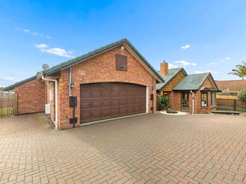 22 Castlehill Court, Wattle Downs, Auckland