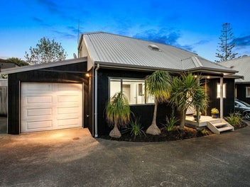 2/28 Holiday Road, Stanmore Bay, Whangaparaoa
