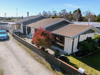 11 Charles Street, Weston, Oamaru