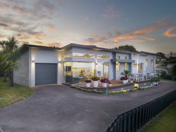 870 Whangaparaoa Road, Manly, Whangaparaoa