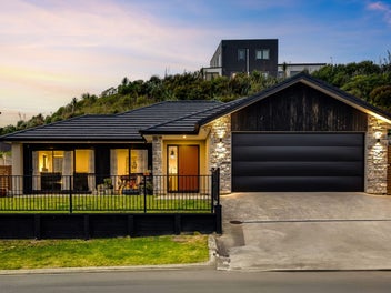24 Queen Charlotte Drive, Aotea, Porirua