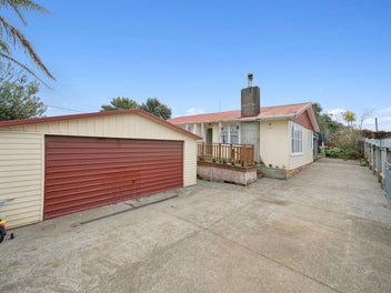 4 Grande Vue Road, Papatoetoe, Auckland