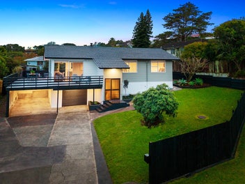 4 Halcombe Place, Green Bay, Auckland