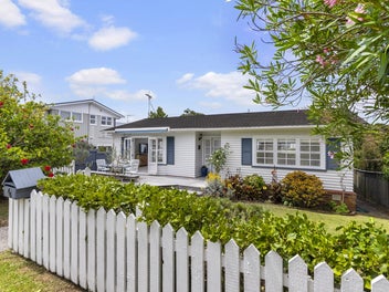 1/44 Holland Road, Hillcrest, Auckland