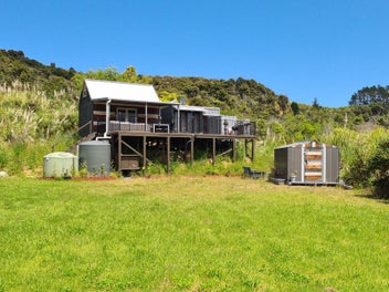 1830 Colville Road, Amodeo Bay
