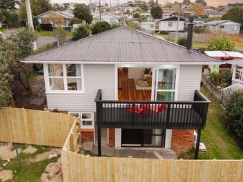 2 Lowtherhurst Road, Massey, Auckland
