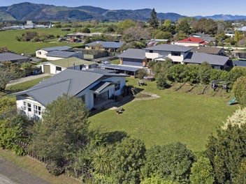 176 Commercial Street, Takaka