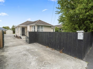 25 Tuckers Road, Redwood, Christchurch