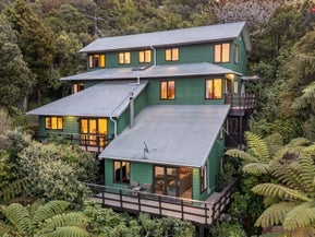 93 Miromiro Road, Normandale, Lower Hutt