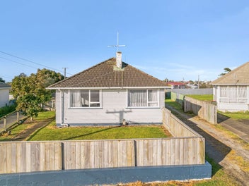 15 Churchill Crescent, Tawhero, Whanganui