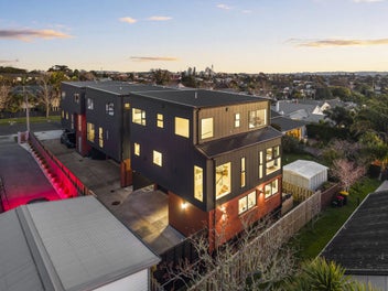 16C Egremont Street, Belmont, Auckland