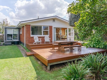 14 Carlson Crescent, Silverdale, Hamilton