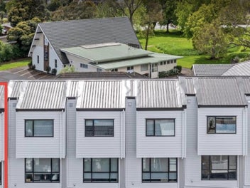 2/45 Dale Crescent, Pakuranga, Auckland