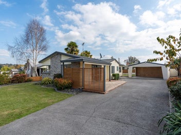 90 Dixon Road, Glenview, Hamilton